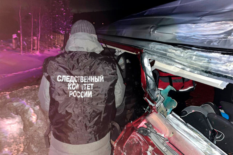 Трое маленьких детей погибли в ДТП с фурой в Мурманской области