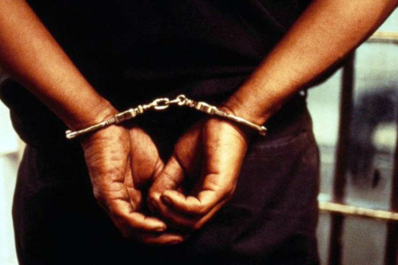 В Индии 24-летний мужчина 51 раз ударил отверткой не отвечавшую ему взаимностью девушку