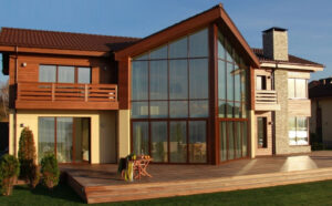 Остекление коттеджей и загородных домов: выбор материала