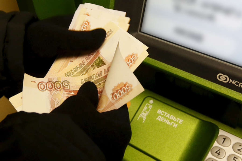 В Петербурге студент колледжа выманил у пенсионерки 300 тыс. рублей