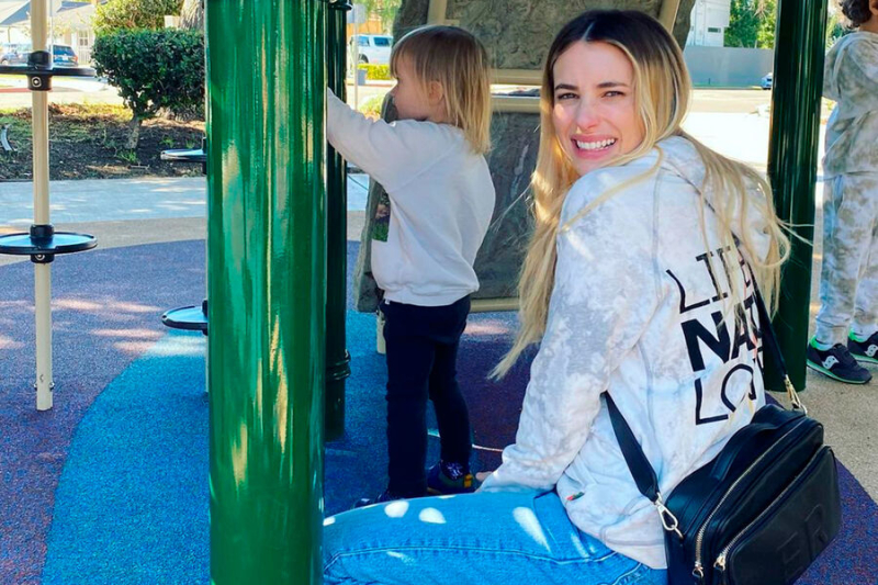 Актриса Эмма Робертс показала, как выглядит ее 2-летний сын