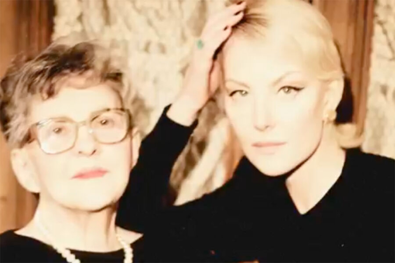 Рената Литвинова опубликовала фото с 85-летней матерью