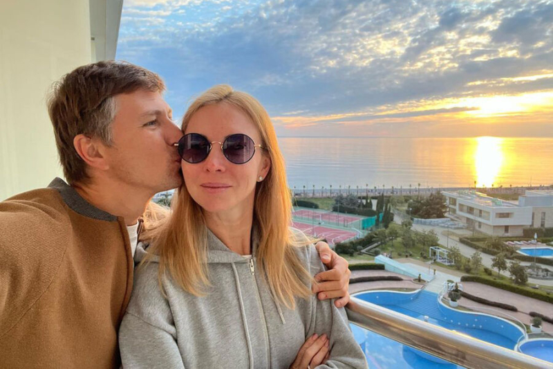Алексей Ягудин показал, как проводит время на отдыхе с женой в Сочи