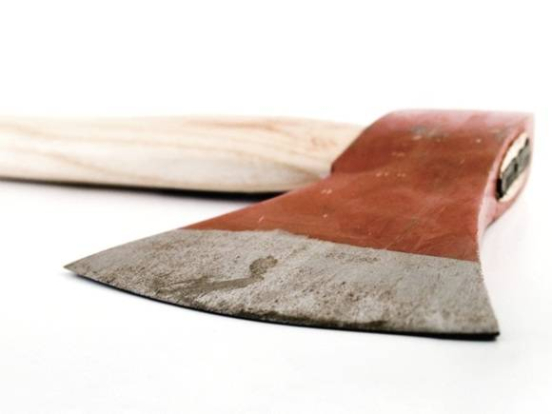 В Забайкальском крае пьяный мэр города напал с топором на полицейских