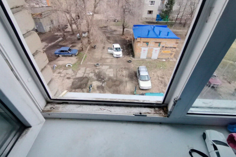 В Пензе двухлетняя девочка выпала из окна четвертого этажа