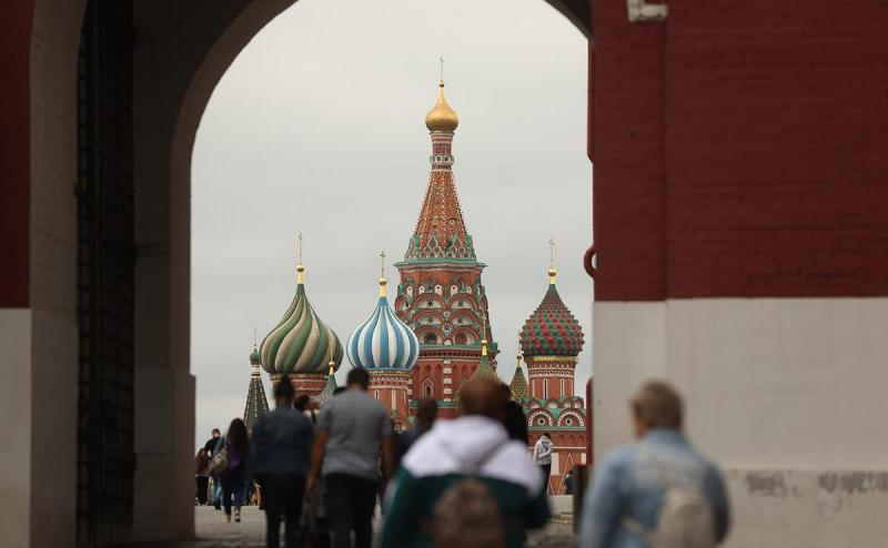 
                    Красную площадь временно закрыли для посетителей

                