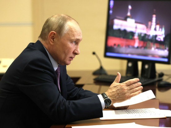 Путин призвал пересадить чиновников на отечественные автомобили