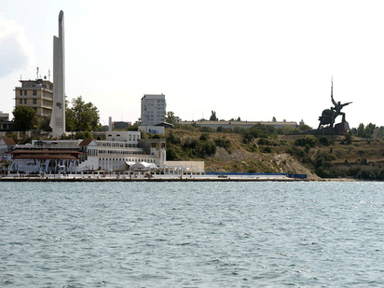 Десять крылатых ракет атаковали морской завод в Севастополе: повреждены два корабля, пострадали 24 человека