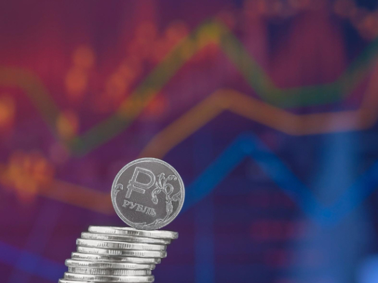 Минфин спрогнозировал укрепление рубля к концу года