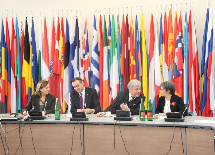 Российские парламентарии через два года заметили, что участвуют в "шабаше"