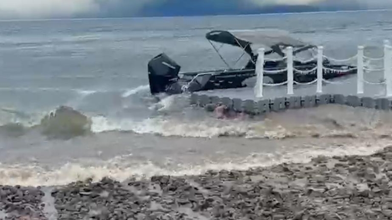 На Камчатке после землетрясения озеро ушло от берега