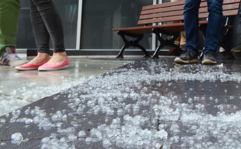 Синоптики предупредили о приходе града и грозы в Москву после жары