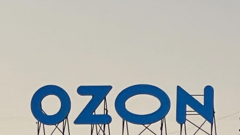 "Ozon Банк" начал выпускать кредитные карты